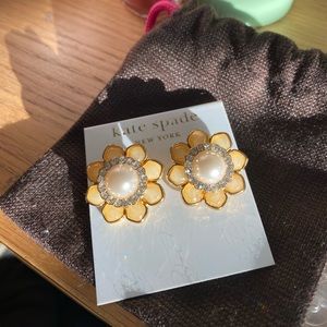 Pearl flower earrings